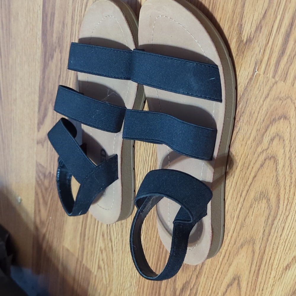 Sandals - Picture 2 of 3